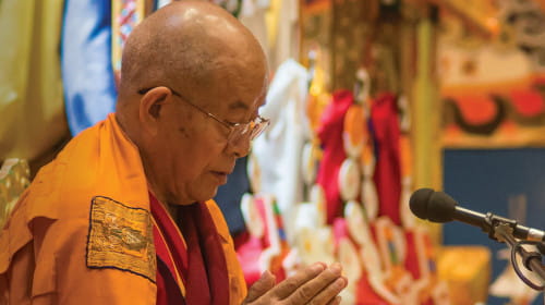 Khenchen Pema Sherab Rinpoché nous parle de l'importance de construire un stupa et de sa signification